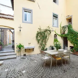 Corte Paolina - Charming Courtyard Inside , Lucca Italy